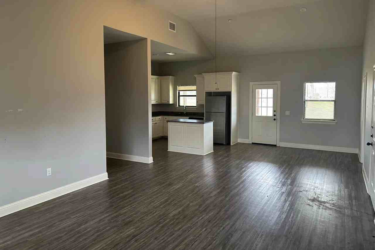 12407 Fm 346 W - Photo 3 of 16