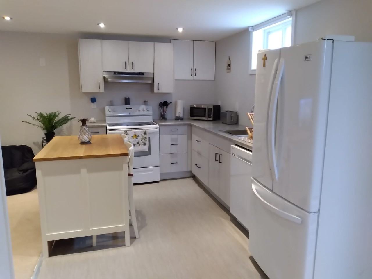 2367 Tait Avenue - Photo 2 of 11