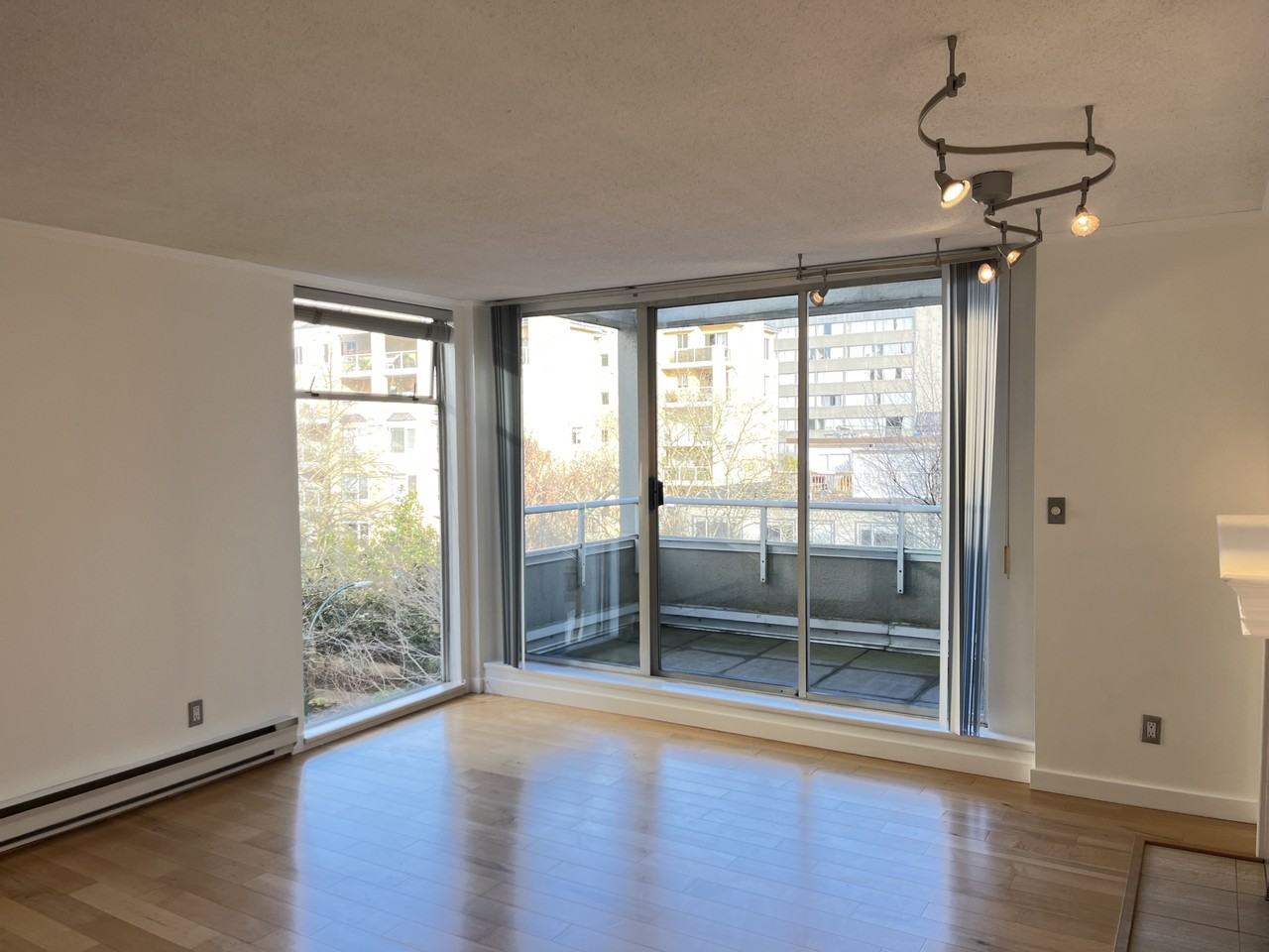 1220 Barclay St #402