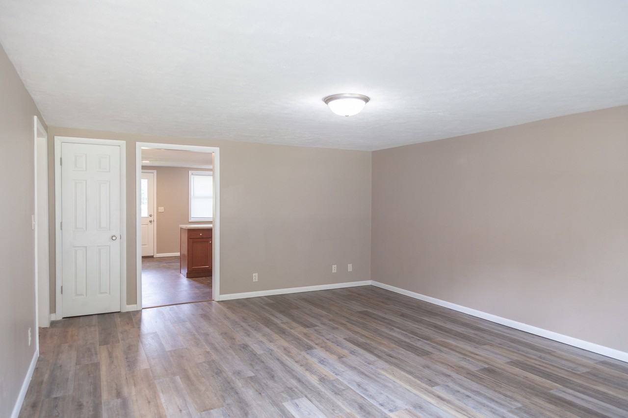 2412 S Lake Sharon Rd #2412 - Photo 2 of 16