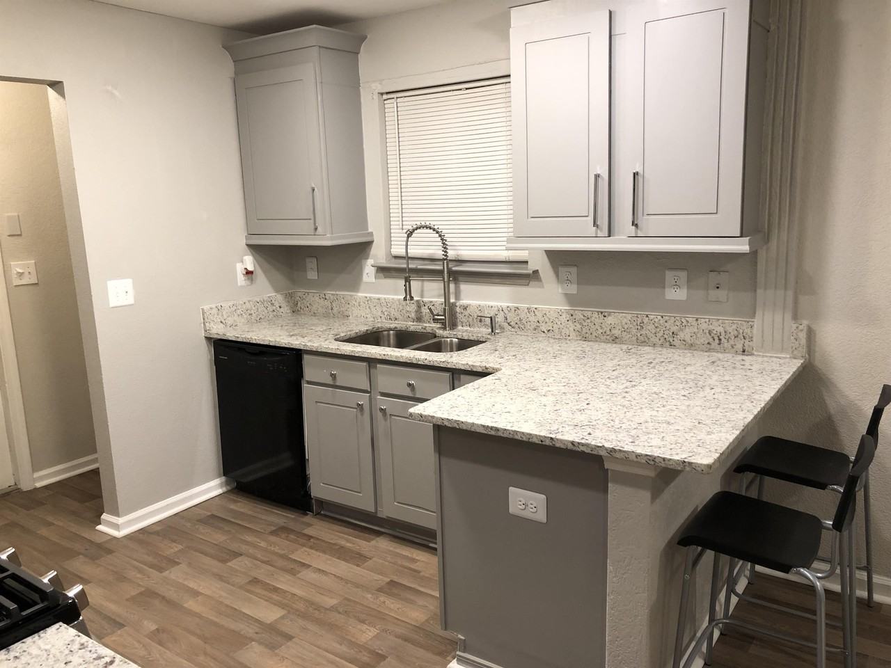6634 Coventry Pt #1 - Photo 4 of 28