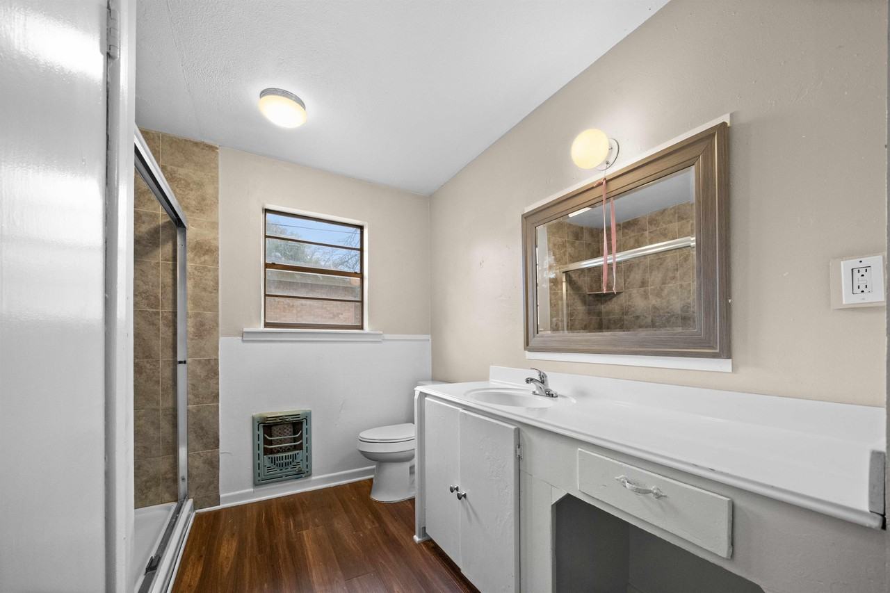 1522 N Ross Ave #1 - Photo 3 of 10