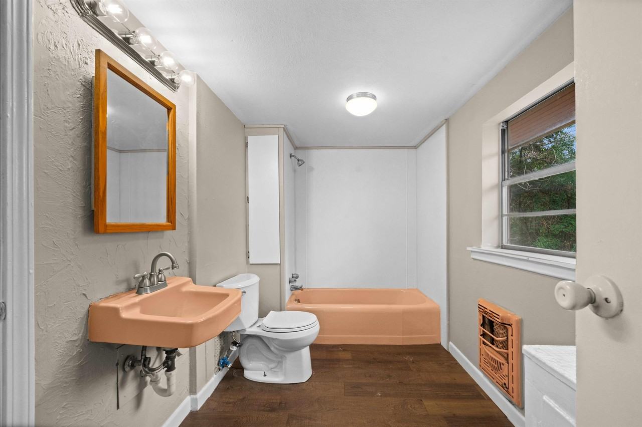 1522 N Ross Ave #1 - Photo 7 of 10