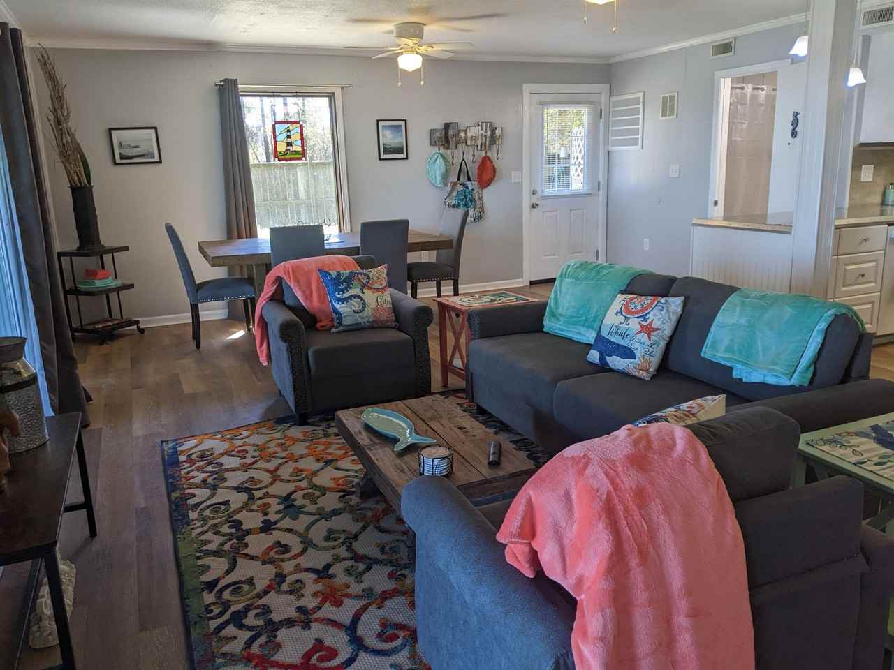 181B Pine Grove Ln Frnt Door - Photo 3 of 15