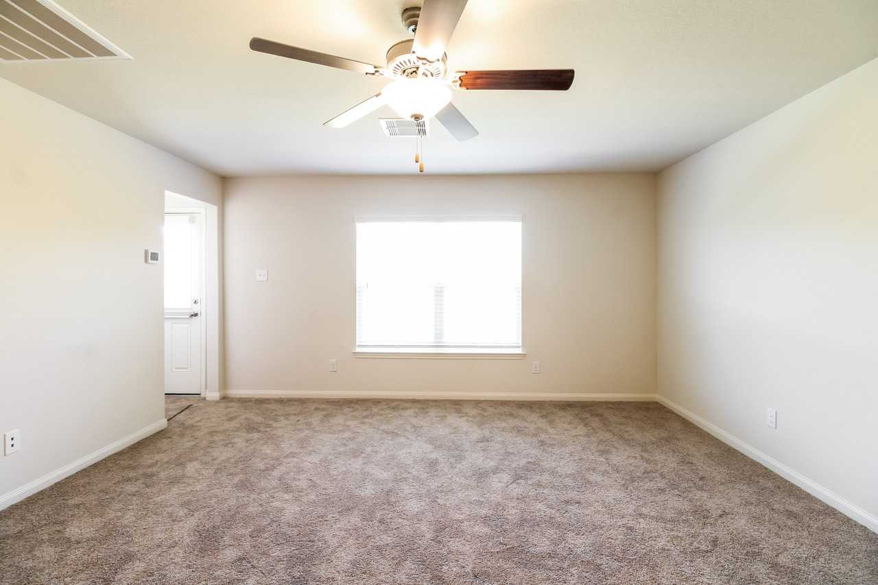 23131 Shakespeare Dr - Photo 7 of 32