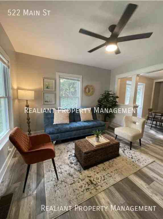 522 Main St - Photo 2 of 8