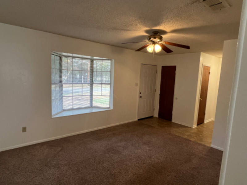 529 Wren St - Photo 2 of 9