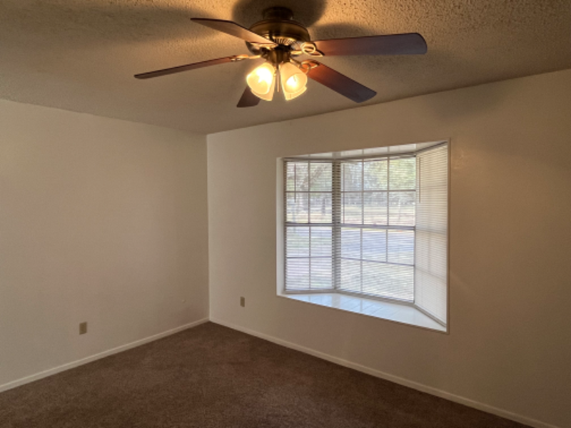 529 Wren St - Photo 4 of 9