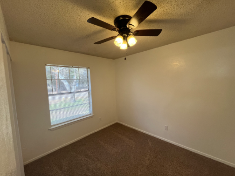 529 Wren St - Photo 5 of 9