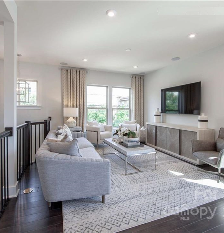 12131 Brooklyn Ave - Photo 3 of 4