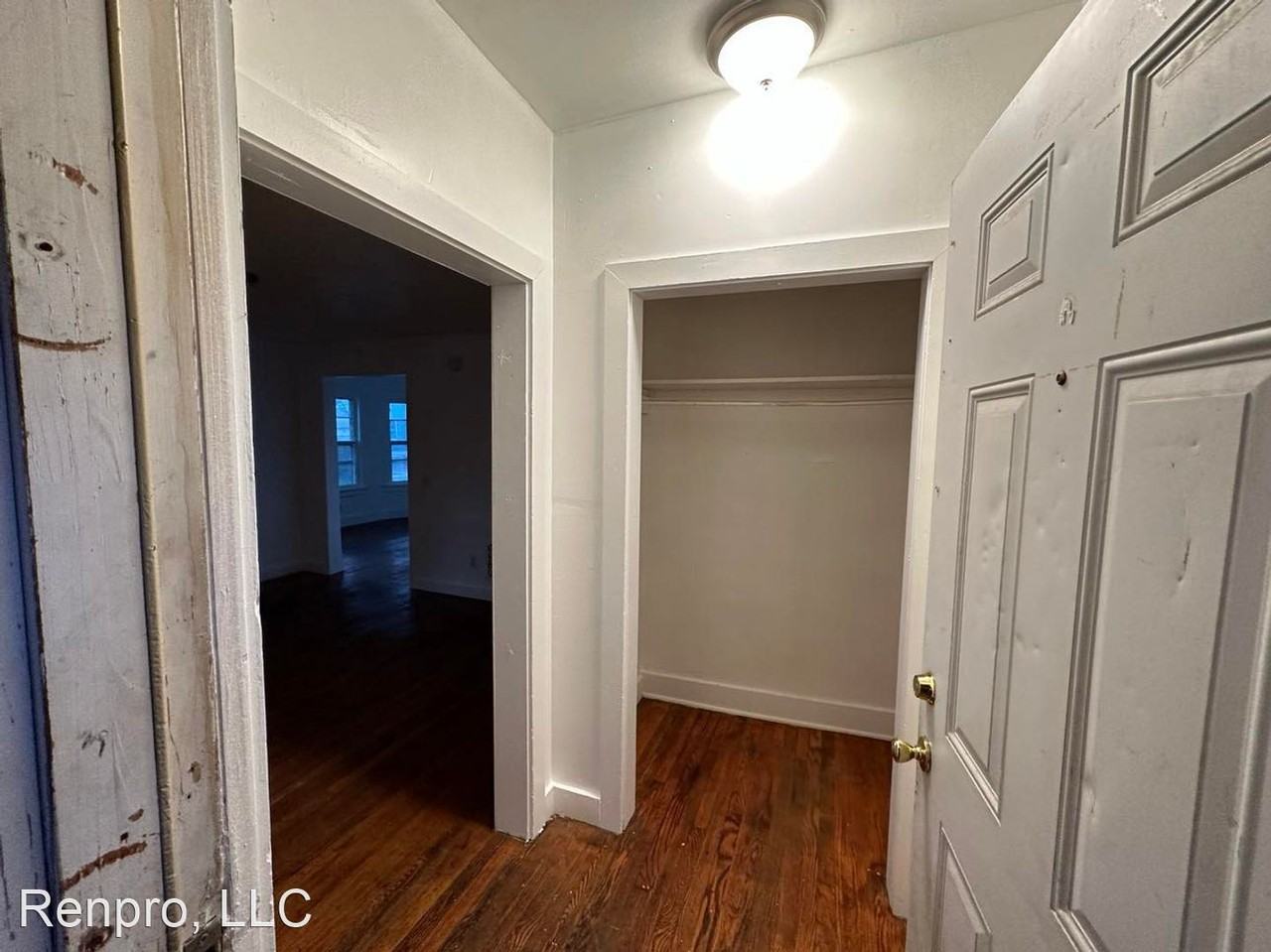 450-452 Lake View Park - Photo 2 of 10