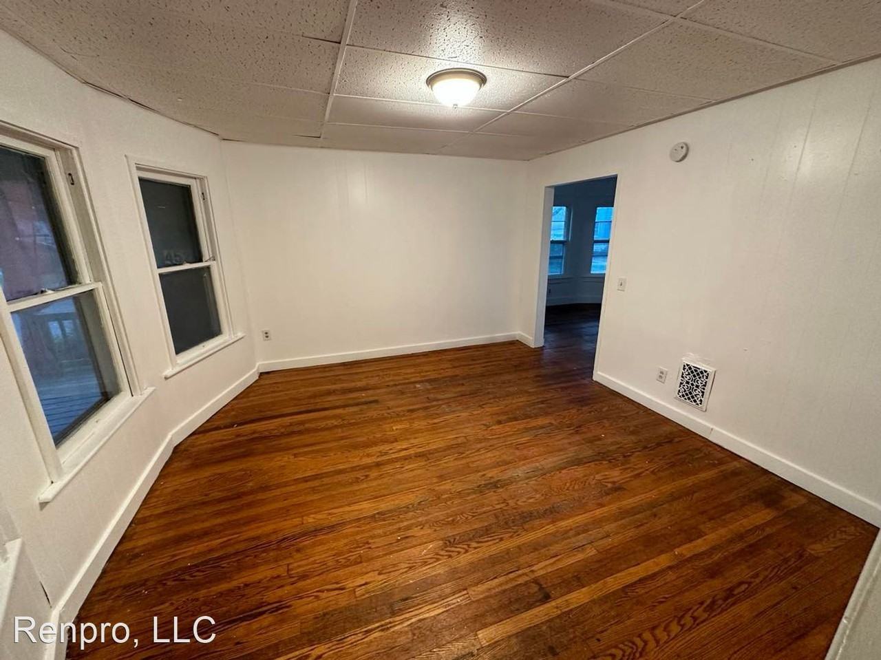 450-452 Lake View Park - Photo 3 of 10