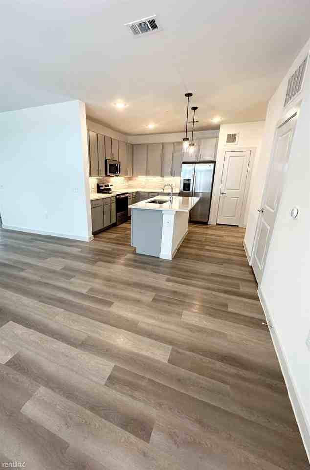 8207 E Parmer Ln - Photo 2 of 7