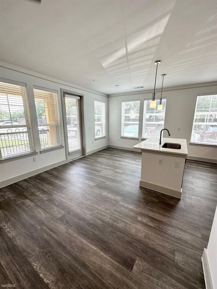 1200 W Semands St - Photo 2 of 7