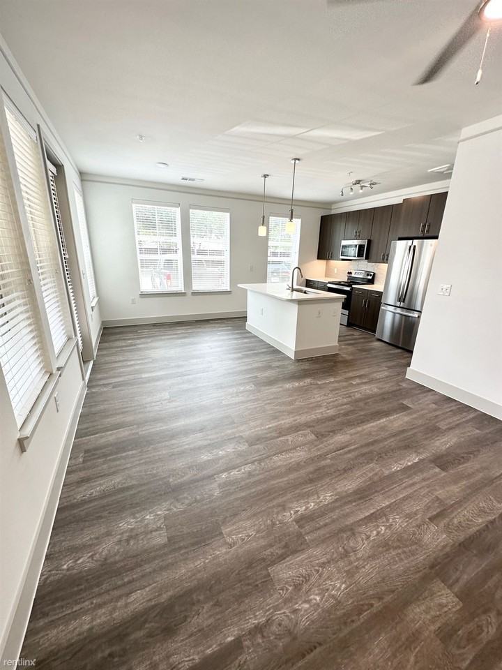 1200 W Semands St - Photo 3 of 7