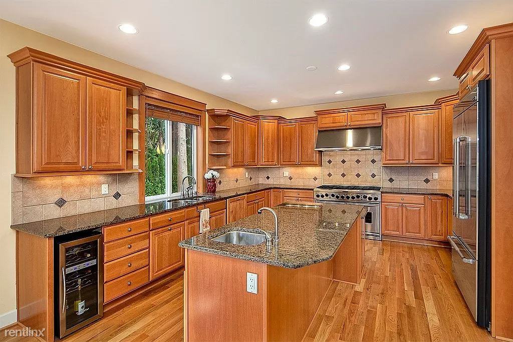 4540 108th Ave Ne - Photo 2 of 47