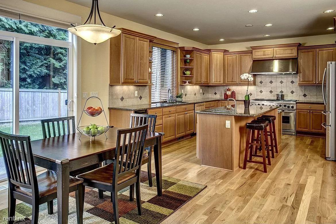 4540 108th Ave Ne - Photo 3 of 47