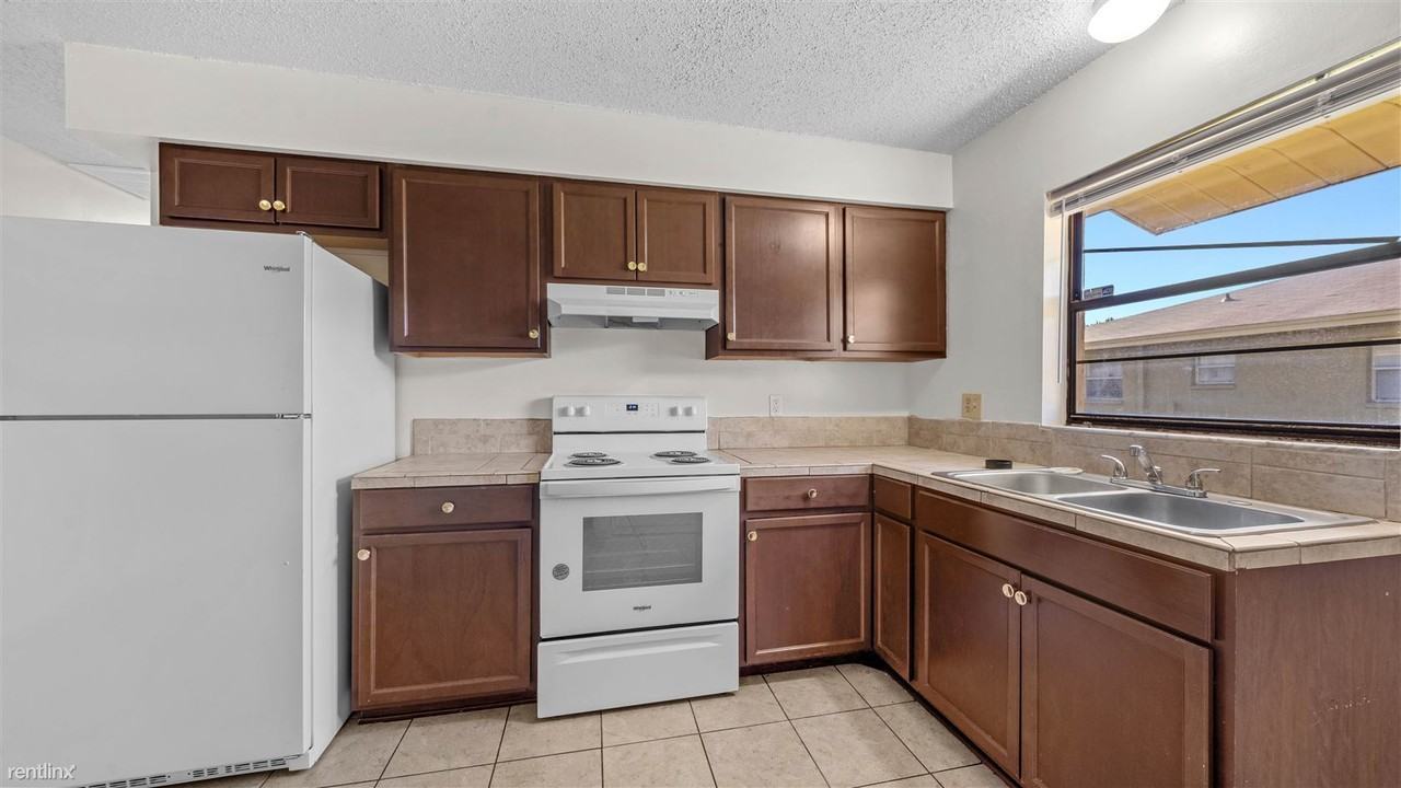 1236 Josephine St - Photo 3 of 16