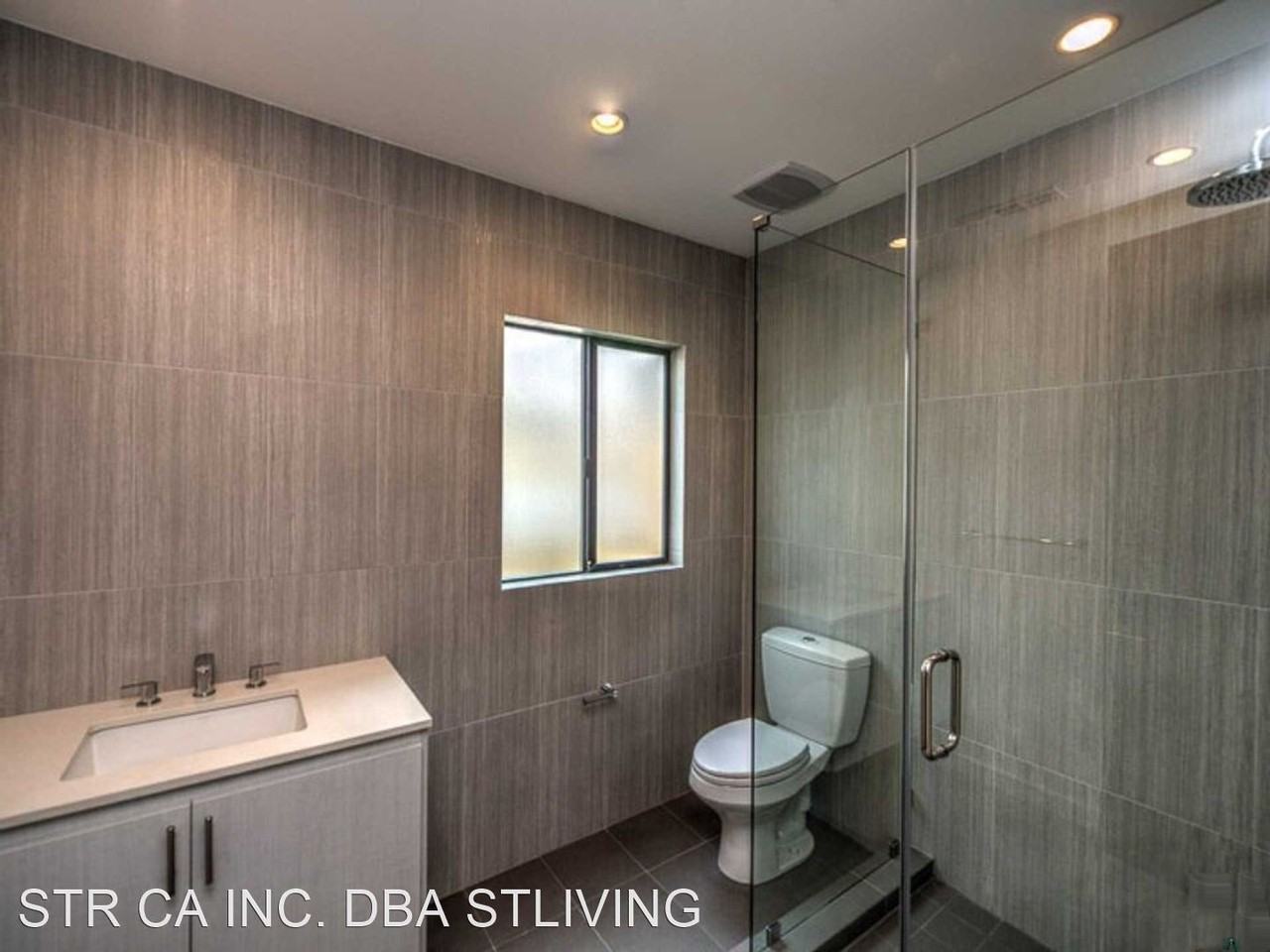 Come home to this Modern 2-bedroom Townhome in West Hollywood! - Photo 3 of 15