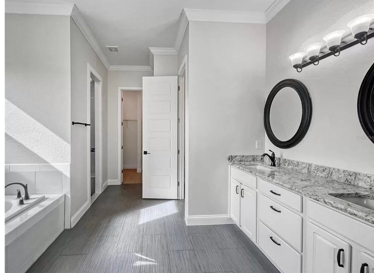 4420 Burlington Dr - Photo 2 of 8