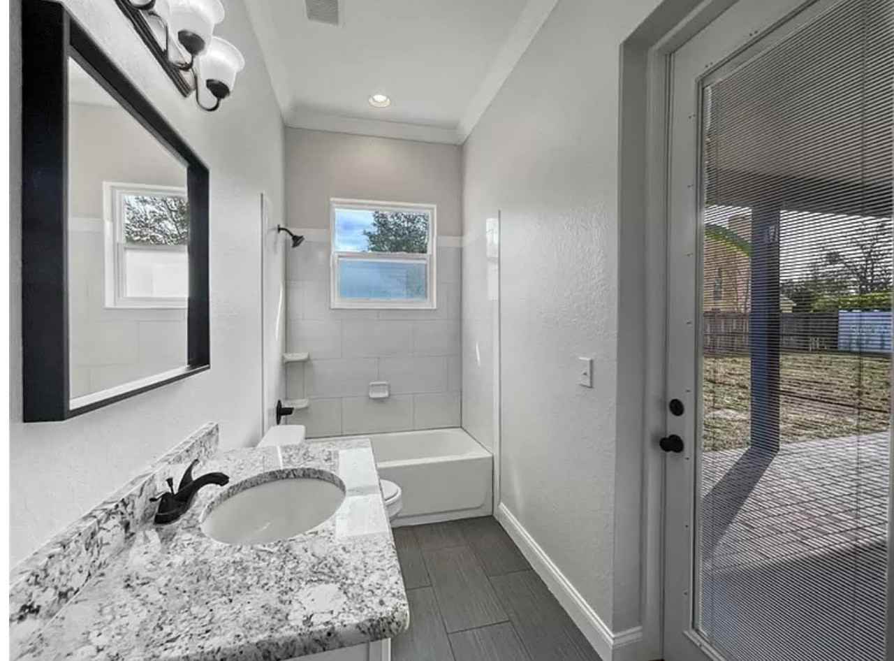 4420 Burlington Dr - Photo 3 of 8