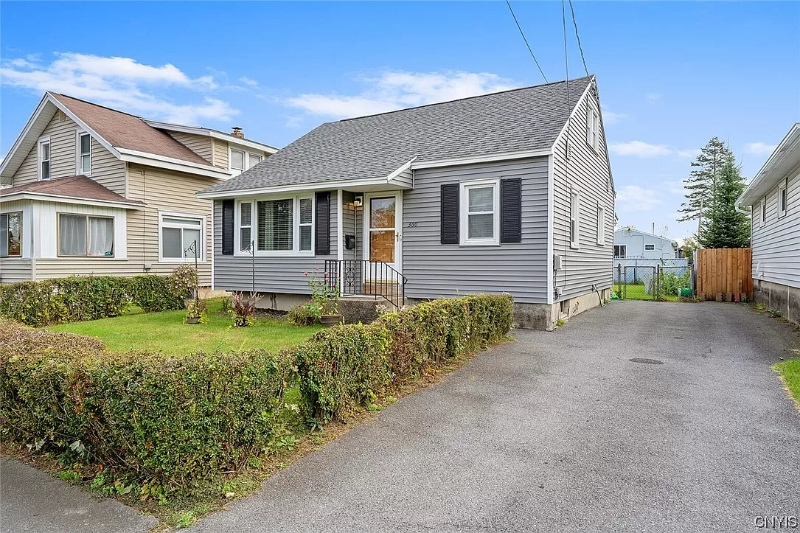 360 Medford Rd - Photo 2 of 26