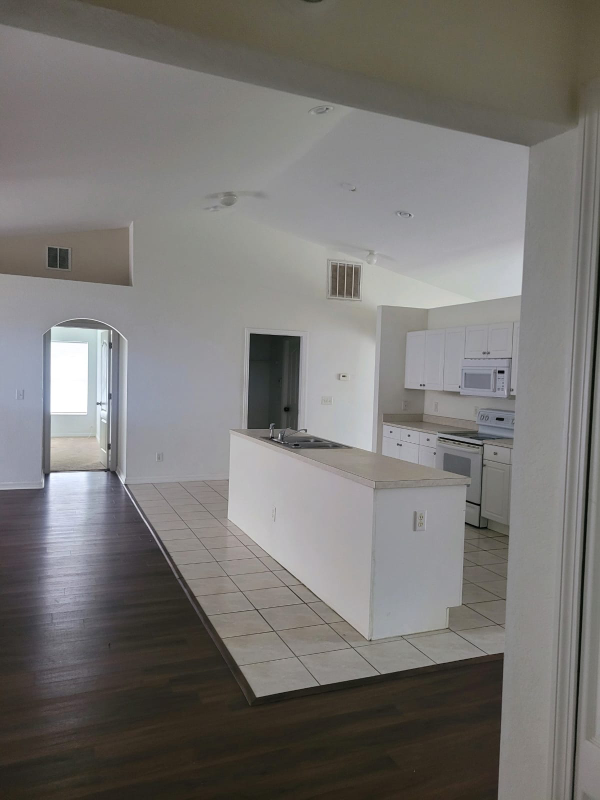 2813 34th St W - Photo 4 of 17