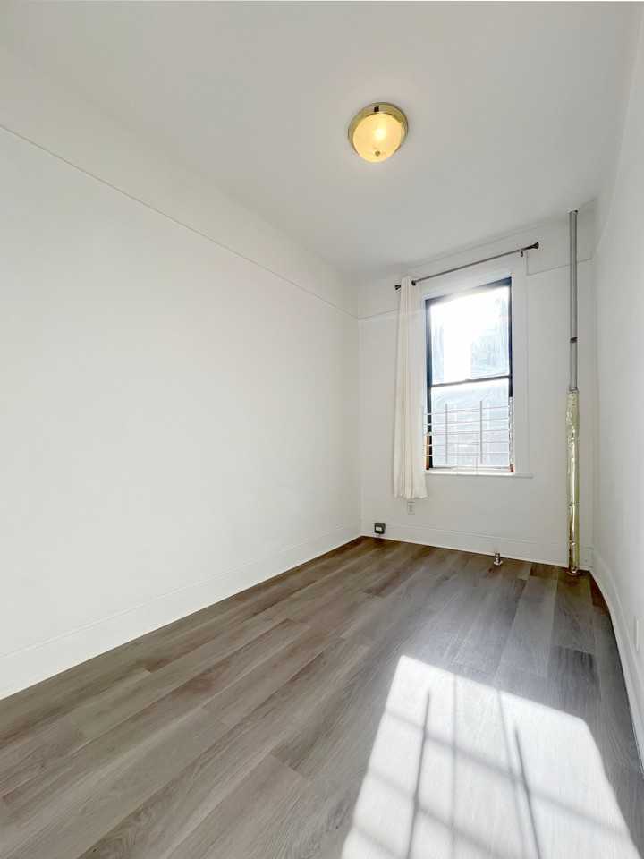 930 59th Street #1 - Photo 3 of 6