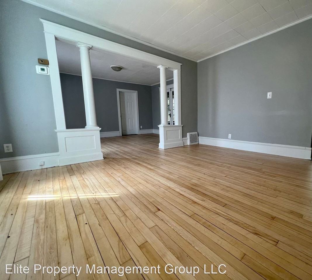 3325 Fremont Ave N - Photo 2 of 6