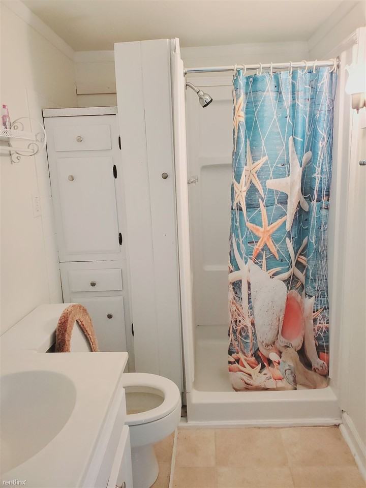 176 Seaside Ave - Photo 3 of 4