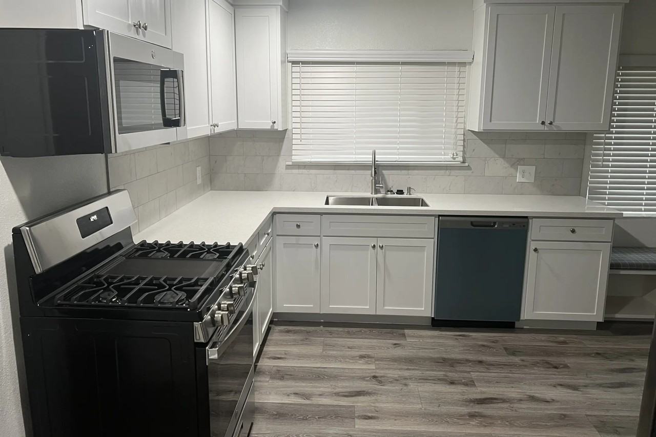 1506 S Stephens Ave - Photo 2 of 9