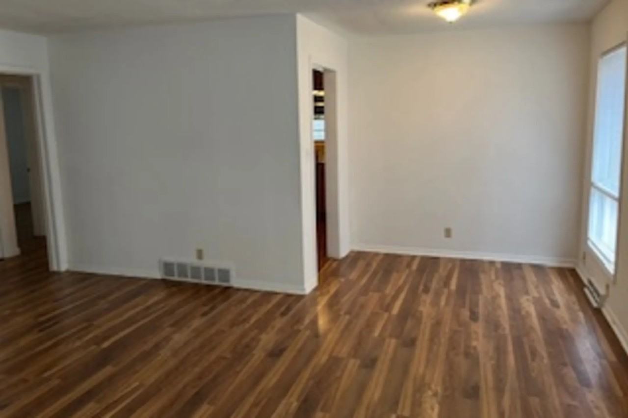 2412 S Sterling Ave - Photo 3 of 10