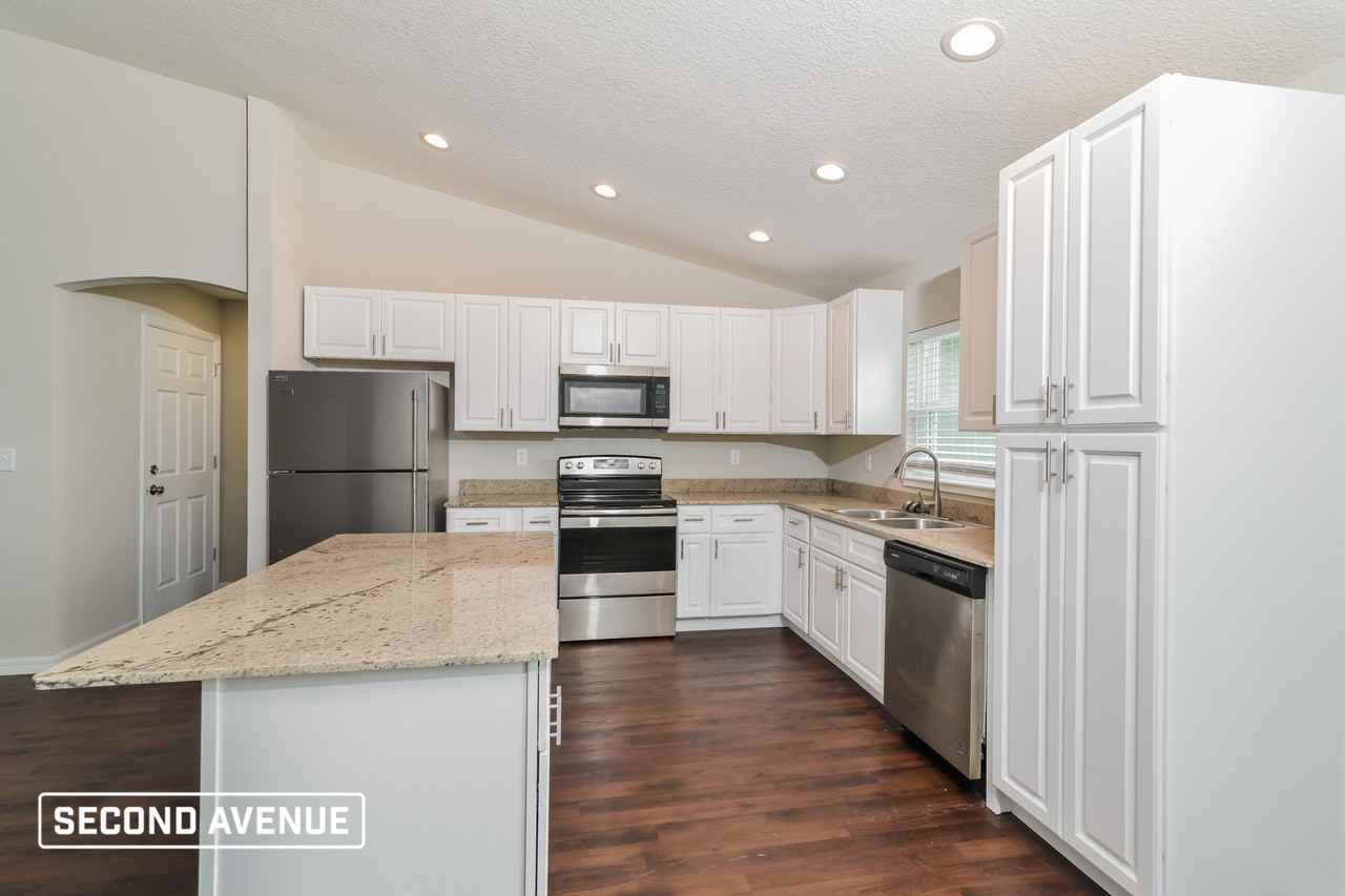 4605 Sw 158th Street Rd - Photo 3 of 20