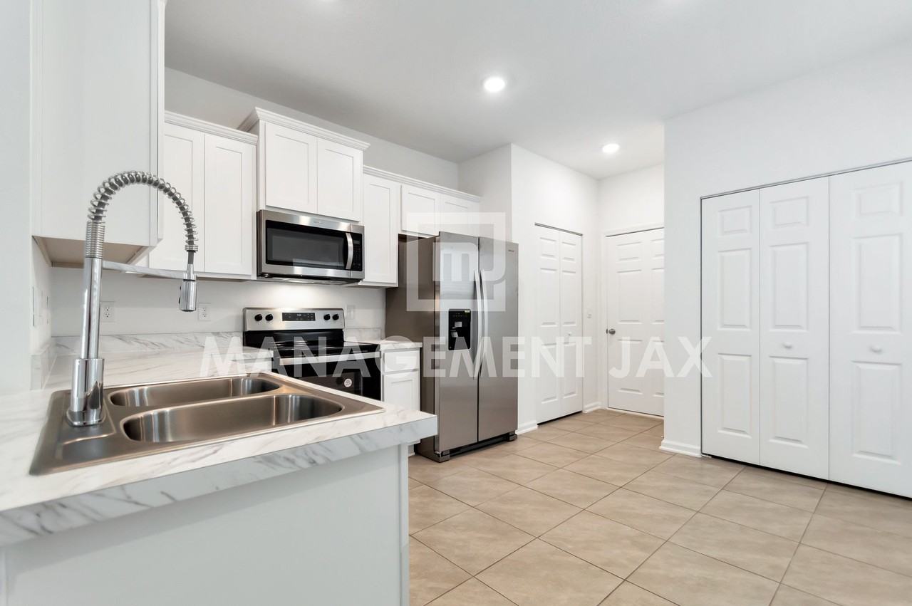 4002 Bay Hawk Ct #1 - Photo 4 of 14