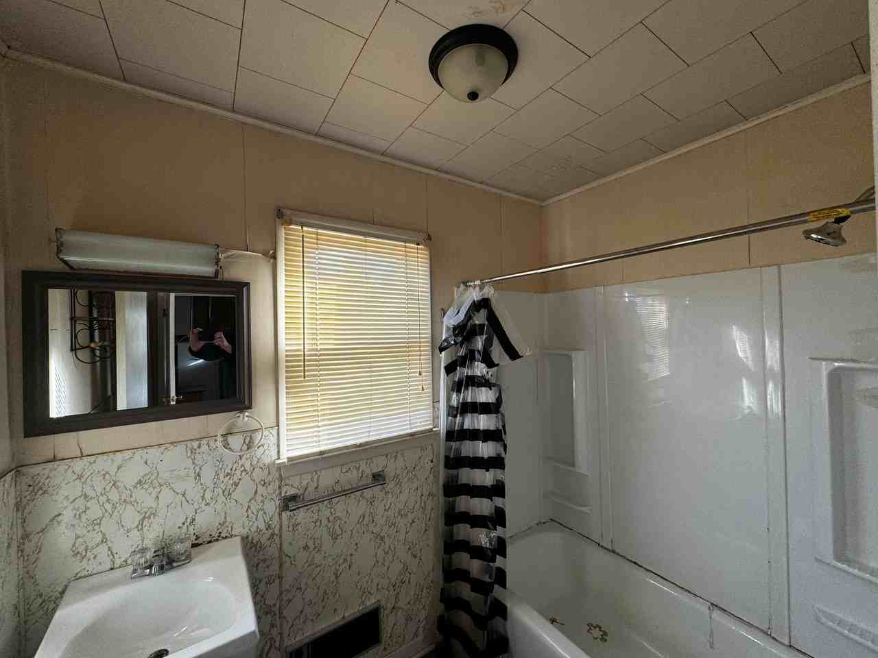 416 Ne 3rd Ave #2 - Photo 3 of 5