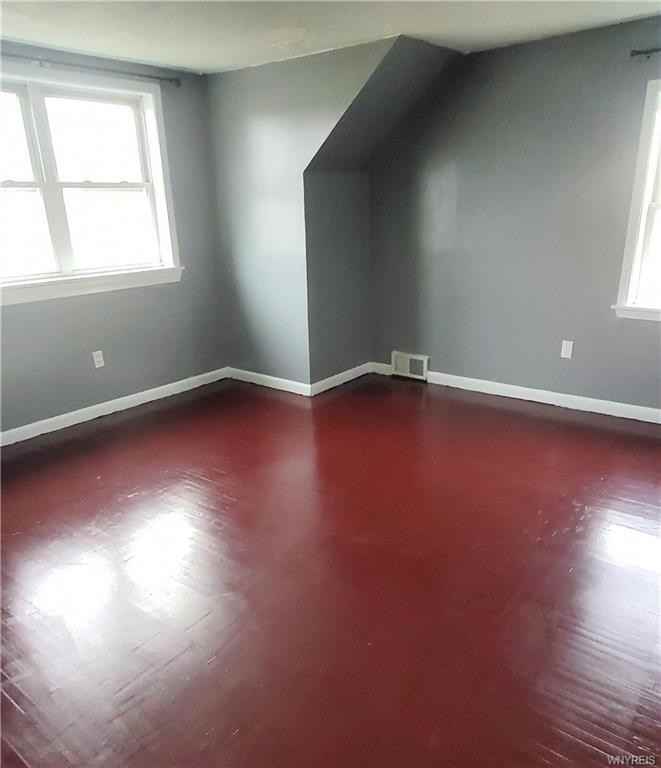 36 Iroquois Ave Uppr Unit #Unit - Photo 2 of 11