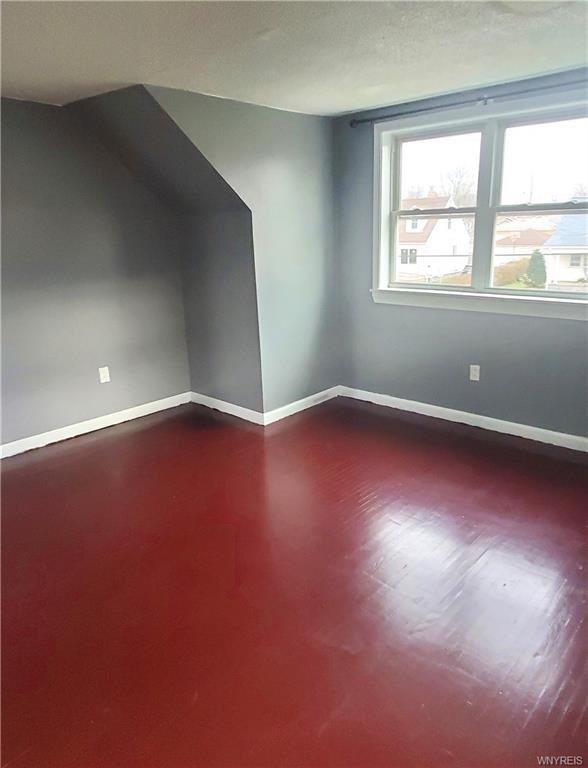 36 Iroquois Ave Uppr Unit #Unit - Photo 3 of 11