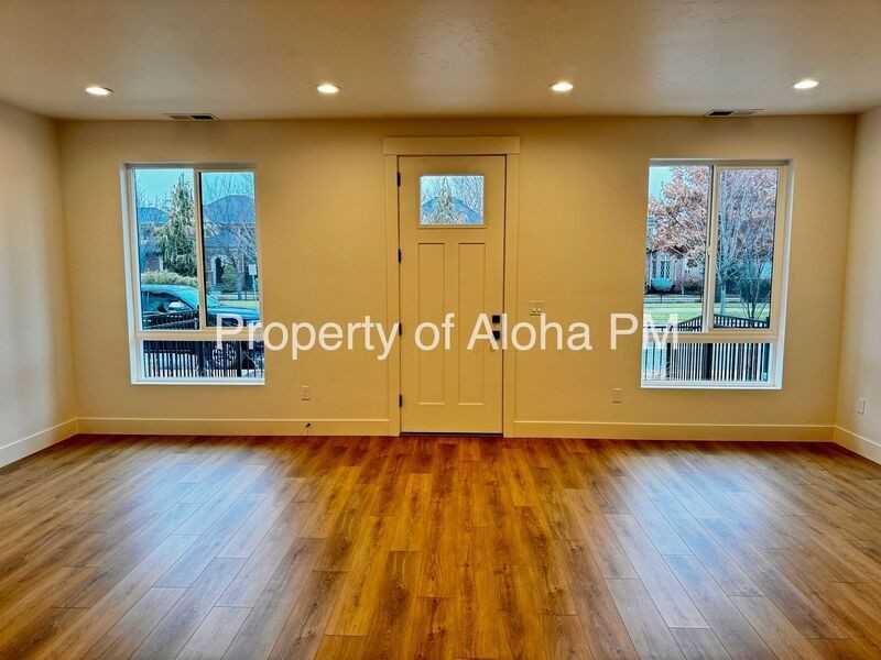 366 E Presidio Ln - Photo 2 of 23