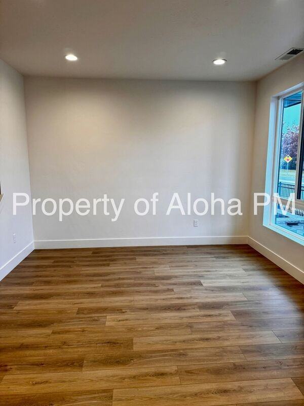 366 E Presidio Ln - Photo 3 of 23