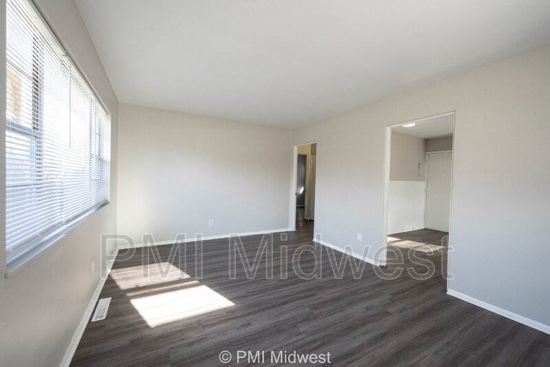 5843 Woodside Dr - Photo 3 of 22