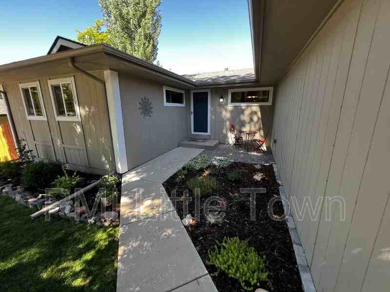 2531 S Hoyt Ct - Photo 3 of 18