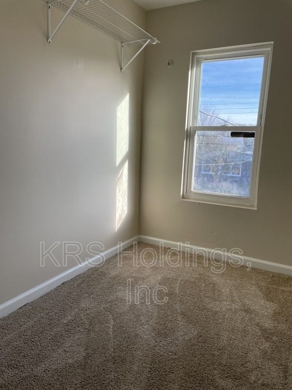 1147 29th St - Photo 5 of 9