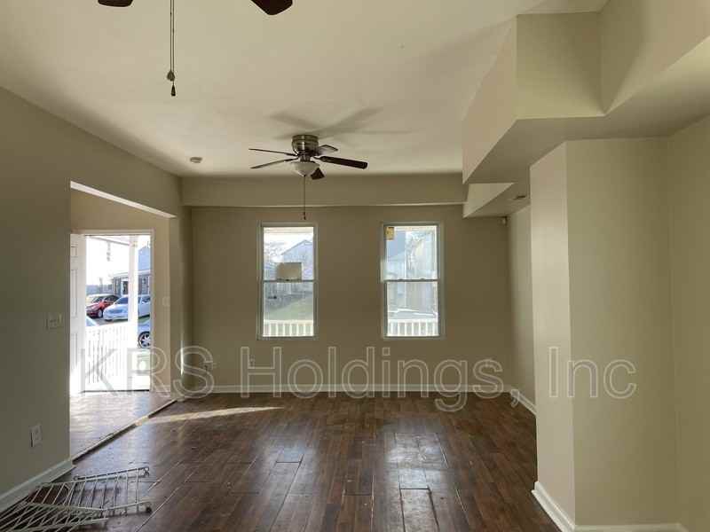 1147 29th St - Photo 6 of 9