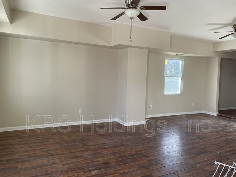 1147 29th St - Photo 7 of 9