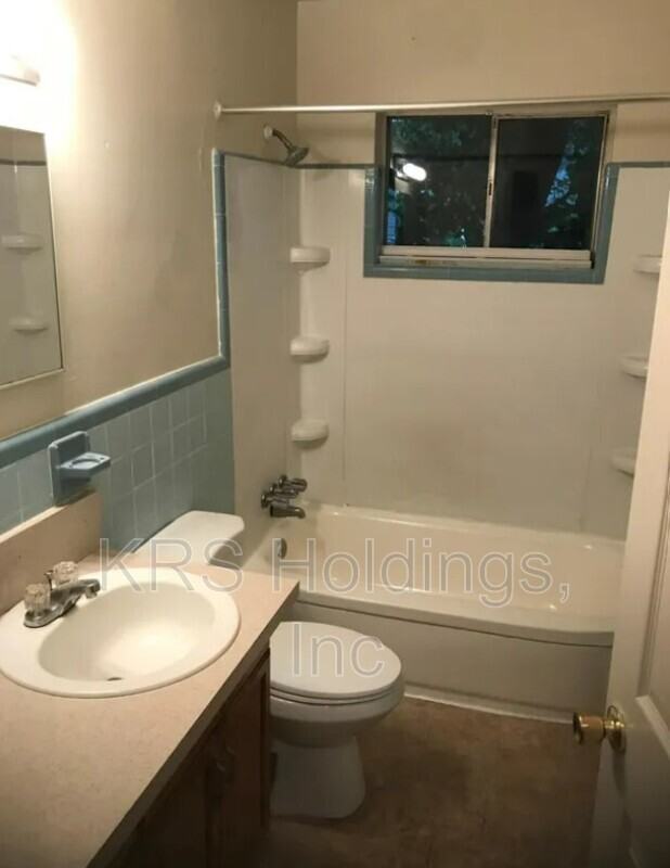 3812 Atterbury St - Photo 3 of 8