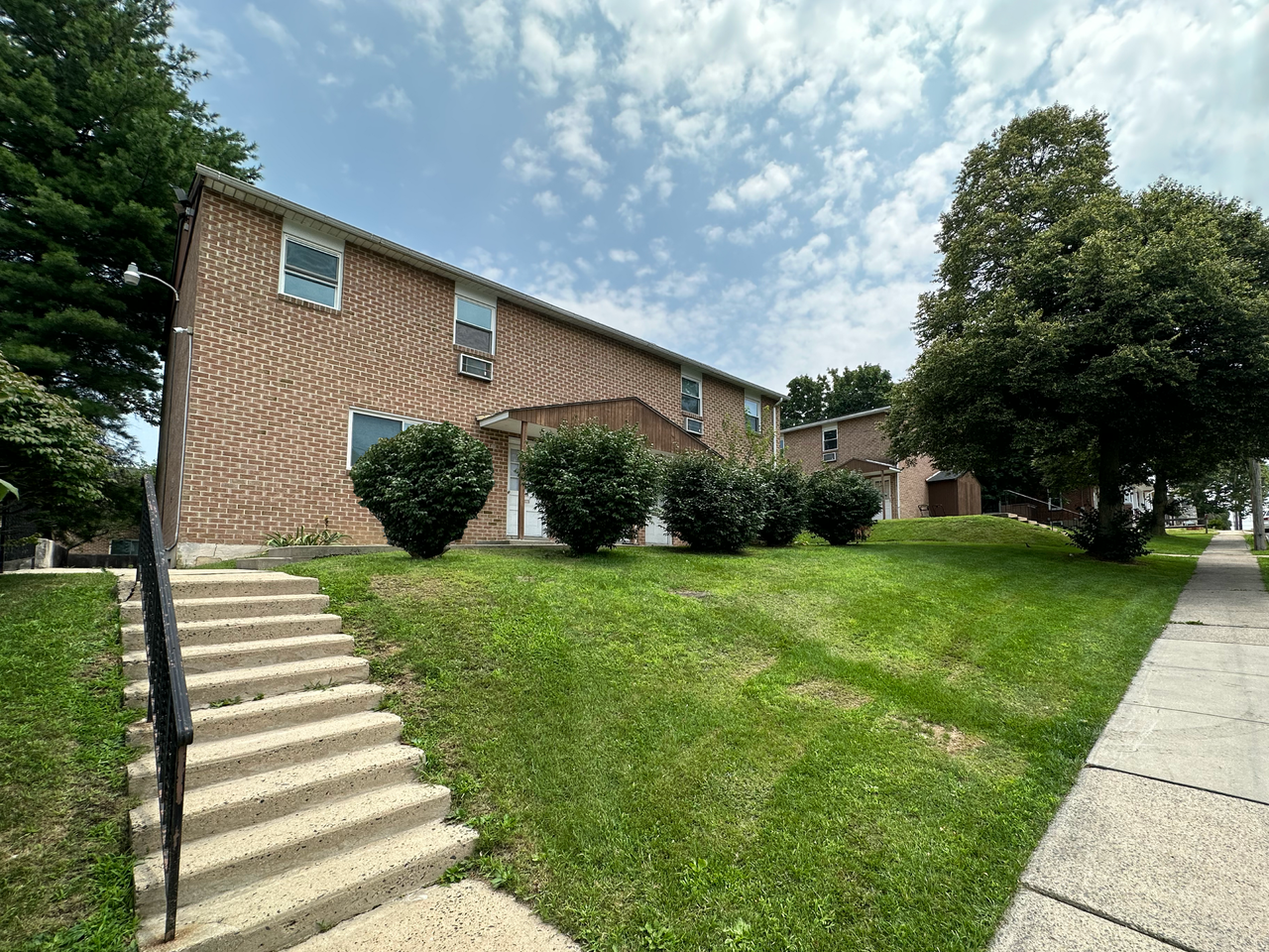 The Cloverleaf Apartments 3541 Ridgeway St 3571, Laureldale, PA