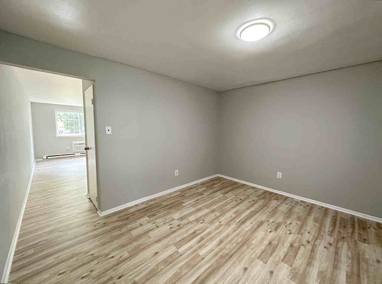 Woodland Manor Apartments - Photo 7 of 22