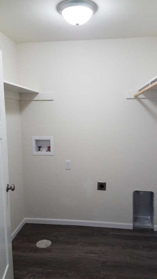 121 Scarsdale Cir - Photo 3 of 9