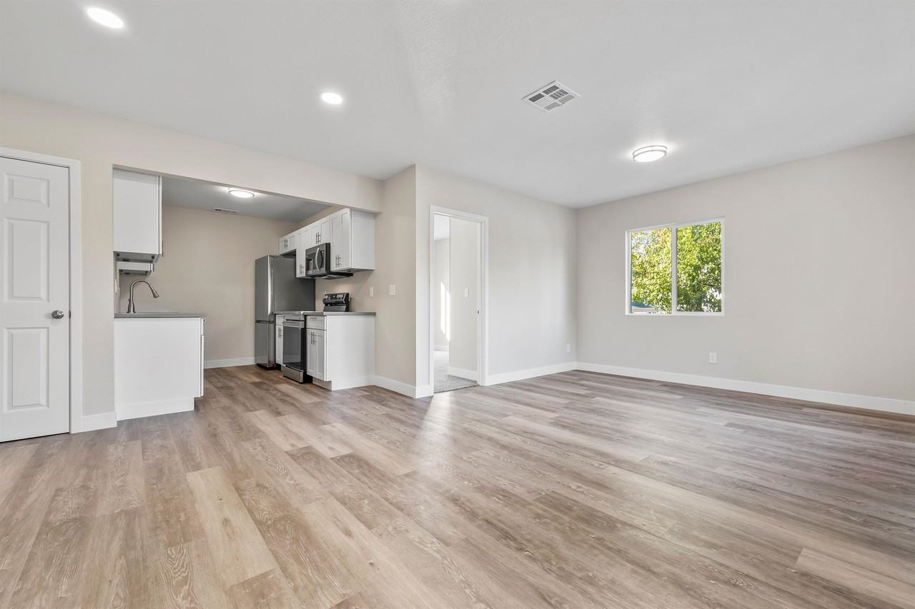4204 51st St #A - Photo 3 of 29