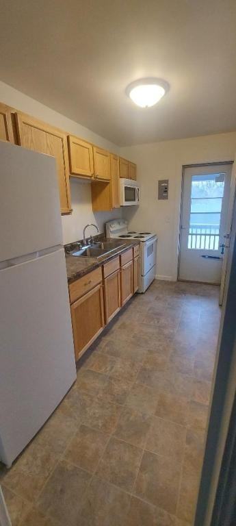 914 North Main Street - Photo 4 of 11